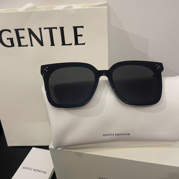 Gentle Monster Bold Black Sunglasses Gold Accent Viral Style